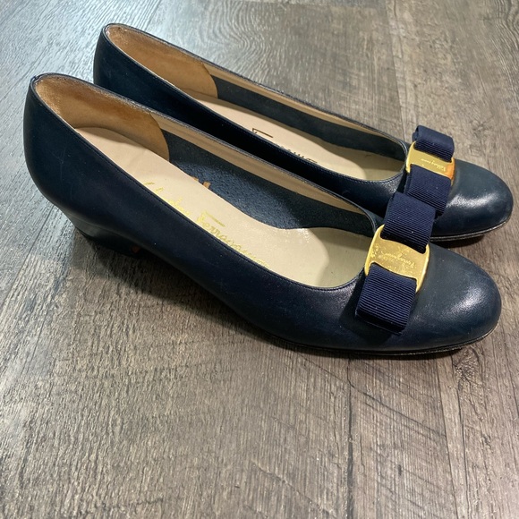 SALVATORE FERRAGAMO Leather Womens Heels - Picture 4 of 9